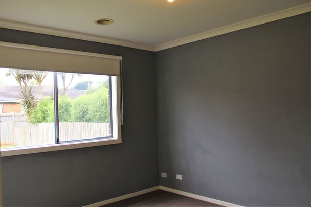 SPACIOUS FAMILY HOME!! - Photo 1