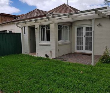 2 Bedroom Semi Centrally Located - Photo 2