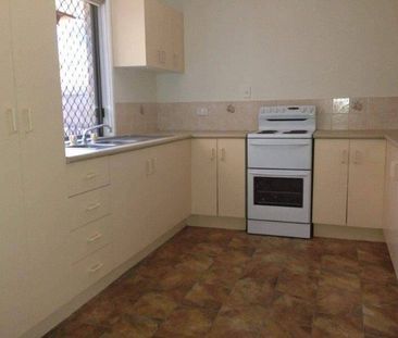 4 Bedroom Fully air-conditioned house! - Photo 5