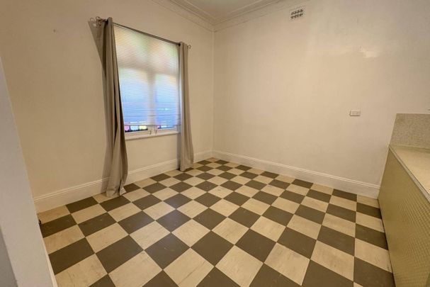 STONE THROW TO BEAUMONT ST! - Photo 1