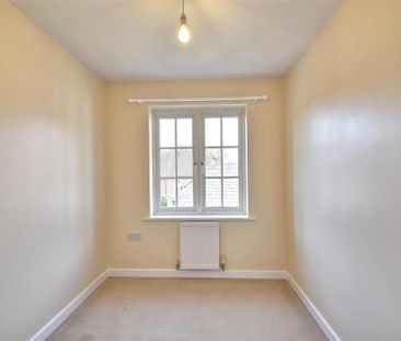 3 bedroom end of terrace house to rent - Photo 3