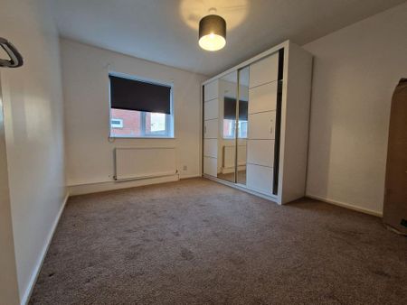 4 bedroom detached bungalow to rent - Photo 5