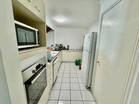 10/130 Plateau Crescent, Carrara, QLD 4211 - Photo 2