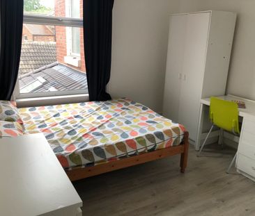 6 Bed Terraced House, Henry Road, NG7 - Photo 2