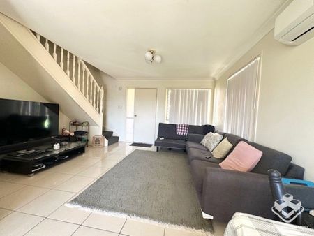 3 BEDROOM TOWNHOUSEâWarrigal State School Catchment - Photo 3