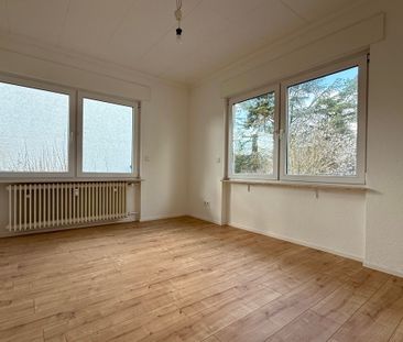 Charmante 2-Zimmer-Wohnung mit Balkon und PKW-Stellplatz in Zwingen... - Photo 1