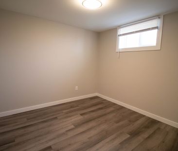 ** BEAUTIFUL ** 3 Bedroom Lower Unit in Welland!! - Photo 6