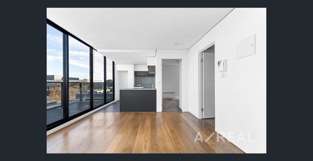 City views on the expansive balcony! - Photo 1