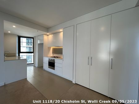 Gorgeous high-rise water view apartment for lease! - Photo 5