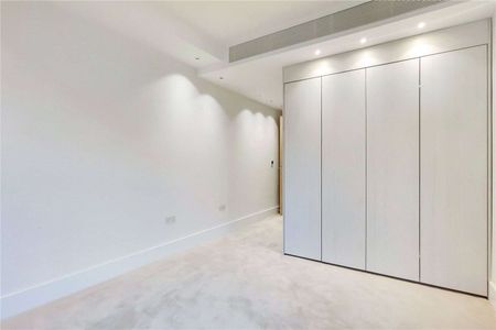 A newly refurbished luxury apartment set within an impressive mansion block. - Photo 2