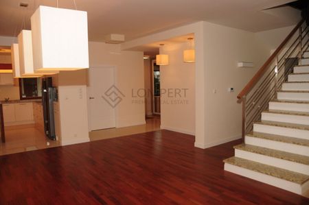 Przestronny, 6 pokojowy, po remoncie. - Zdjęcie 2