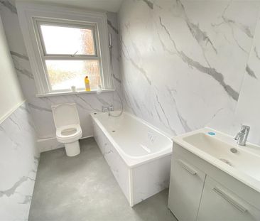 Worthing Central, Worthing - Photo 3