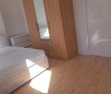 Room in a Shared House, Haydn Road, NG5 - Photo 2