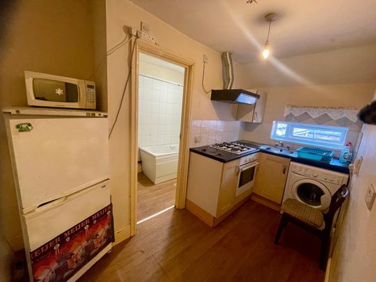 Discover urban living at its finest with this charming 1-bedroom first-floor flat on Princes Street, Derby, DE23 8. Featuring a fitted kitchen, gas central heating. Don't miss out on making this delightful flat your new home! - Photo 1