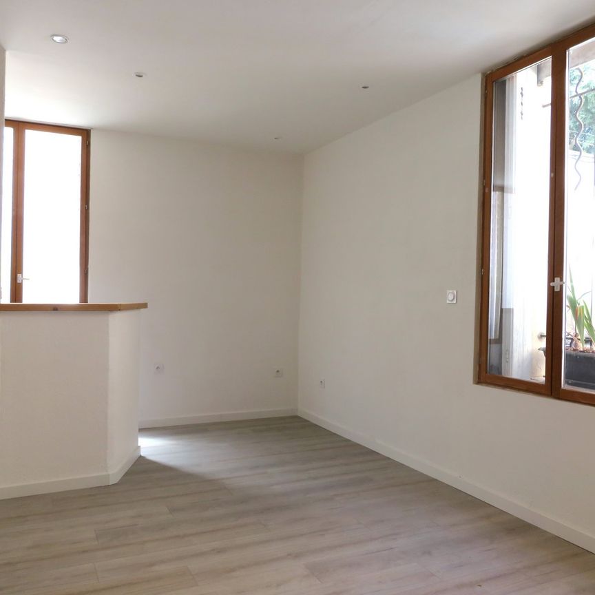 T2 Quai de la Fontaine 31m² Nîmes 420€ H.C - Photo 1
