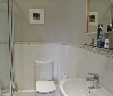 Part furnished apartment in the heart of the town centre just off t... - Photo 6