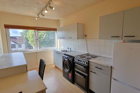 Chiltern Court, Loudon Avenue, Coventry - Photo 2