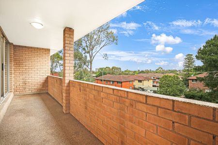 Oversized Updated Apartment - Photo 2