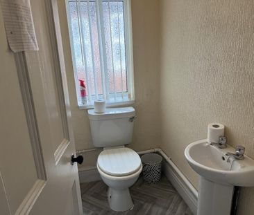 Studio to rent - Photo 6