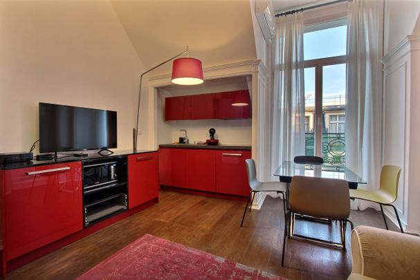 Location appartement 2 pièces à Paris, Avenue des Champs-Élysées - Photo 1