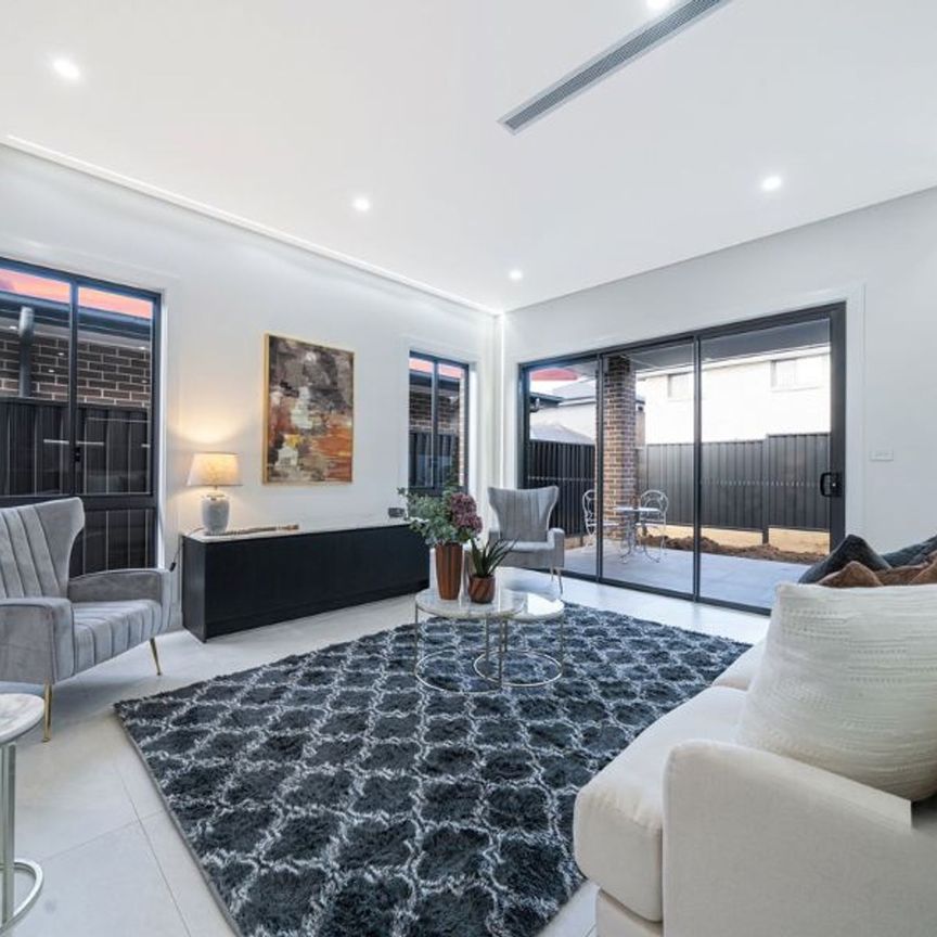 Contemporary Luxury Living - Photo 1