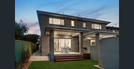 Luxuriously Designed Four Bedroom Duplex in Ultra-Convenient Setting - Photo 2