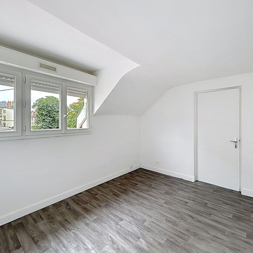 Appartement à louer - REIMS- RUE MARTIN PELLER - Photo 1