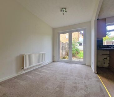 3 bedroom end of terrace house to rent - Photo 2