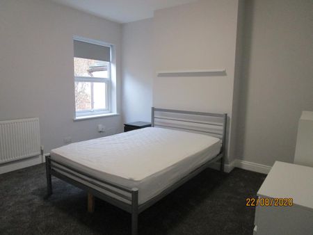 4 bedroom terraced house to rent - Photo 3