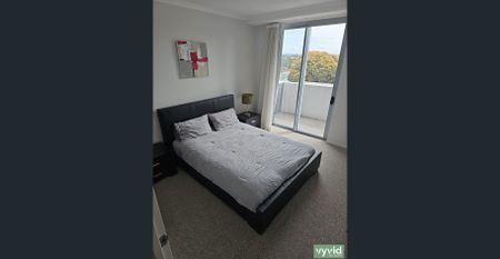 Large Beautiful Executive Apartment with Sweeping Harbour vista - Photo 5