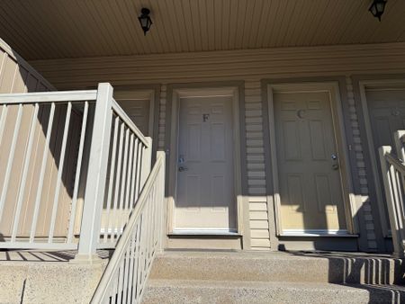 For Lease - 143 Oldfield Street Unit# F, Barrhaven, Ontario - Photo 2