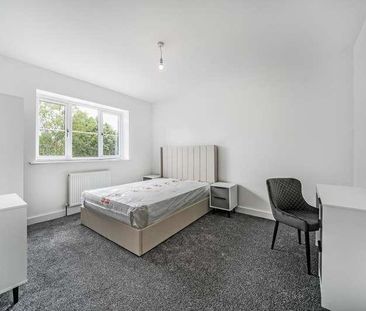 Hmo Eighth Avenue, Aylesbury, HP21 - Photo 1