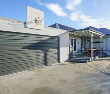 Family living in Waikiwi - Photo 4