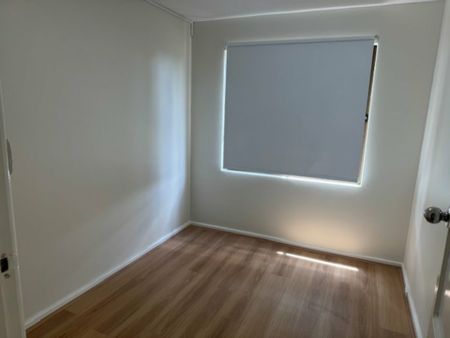 Conveniently Located Refurbished Unit – Walk to Train, Shops & More ! - Photo 4