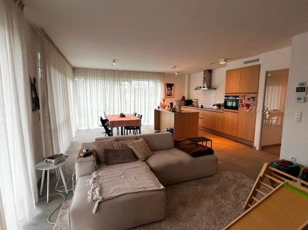 Heel erg rustig gelegen gelijkvloers appartement (BJ 2023) met twee slaapkamers en carport. - Photo 3