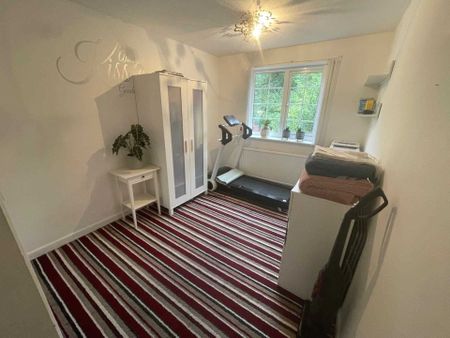 Price £1,200 pcm - Available Now - Unfurnished - Photo 4