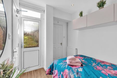 4 bedroom terraced house to rent - Photo 4