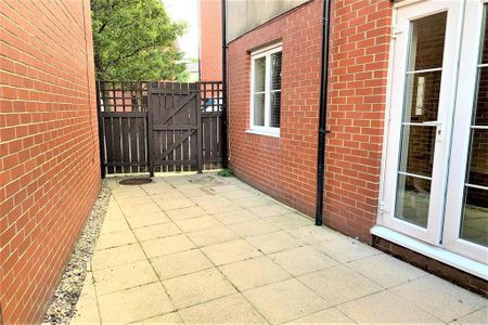3 bedroom townhouse to rent - Photo 2