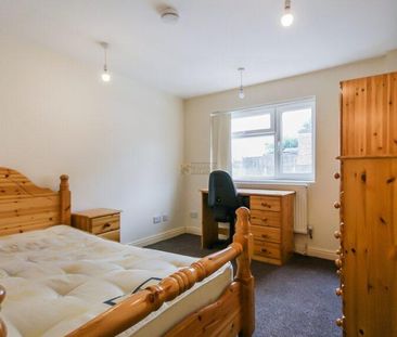 7 bedroom end of terrace house to rent - Photo 2
