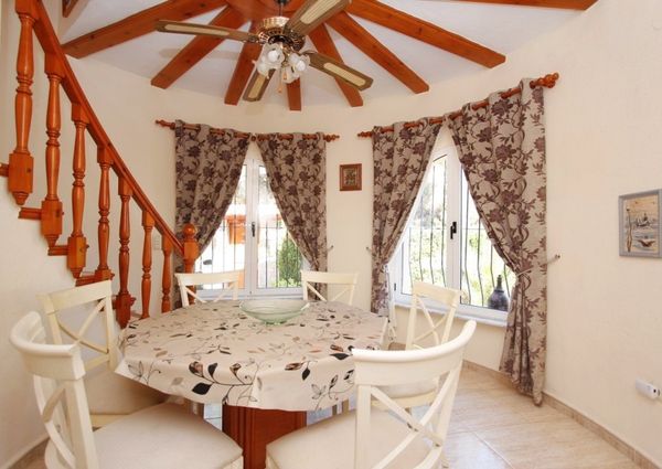 Villa for rent in Cumbre del Sol with 5 bedrooms