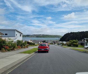 Modern 3-Bedroom Home to rent in Aotea, Porirua - Photo 4