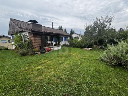 CHARMING WITH GENEROUS NATURAL GARDEN - Photo 2