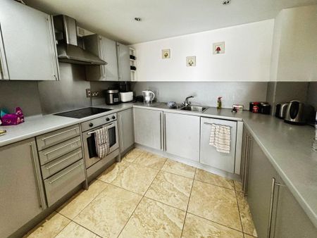 2 bedroom flat to rent - Photo 2