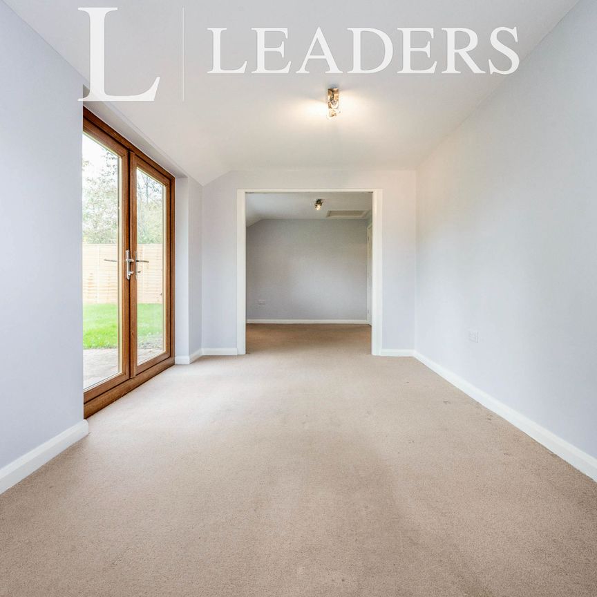 1 bedroom bungalow to rent Newport Road, Willen, Milton Keynes, Buckinghamshire, MK15 - Photo 1