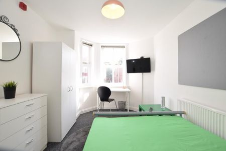 6 bedroom townhouse to rent - Photo 4