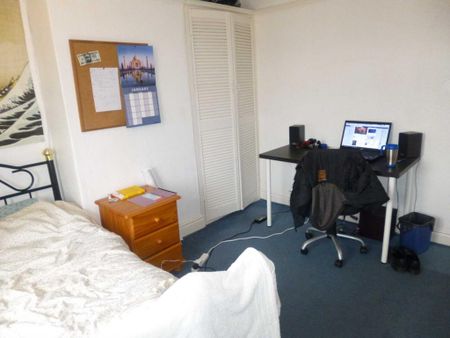 3 bedroom semi-detached house to rent - Photo 3