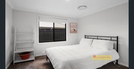 CONTEMPORARY LIVING IN A QUIET ESTATE - Photo 4