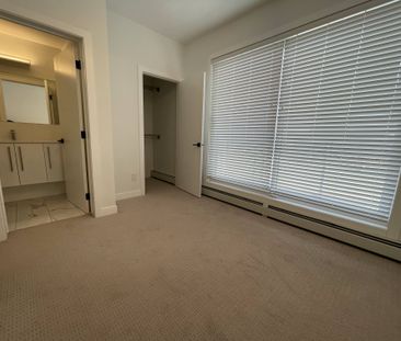 2 Level 2 Bed Gorgeous Condo For Rent In Univesrity District/Two Un... - Photo 5