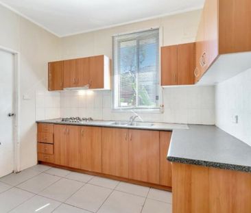 AFFORDABLE 2 BEDROOM HOME! - Photo 2