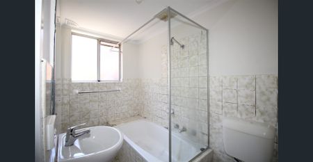 FRESHLY PAINTED UPDATED ONE BEDROOM UNIT - Photo 5